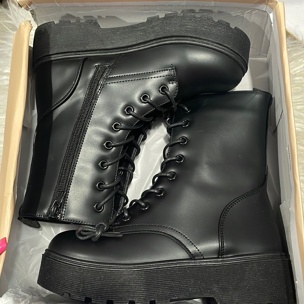 Combat boot